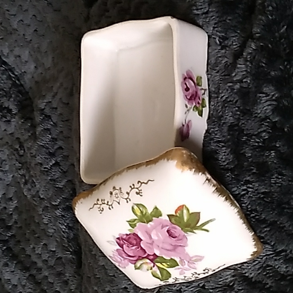 Antique Ceramic Box - Picture 2 of 2